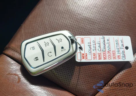 2020 Cadillac Escalade 2Wd Luxury z USA, uszkodzony, nr VIN 1GYS3BKJ3LR144735